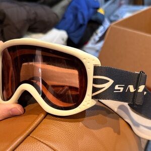 Smith White Ski/Snow Goggles with Amber Lens